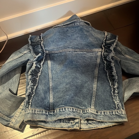 Worn once. Zara basic ruffle jean jacket - Picture 6 of 6